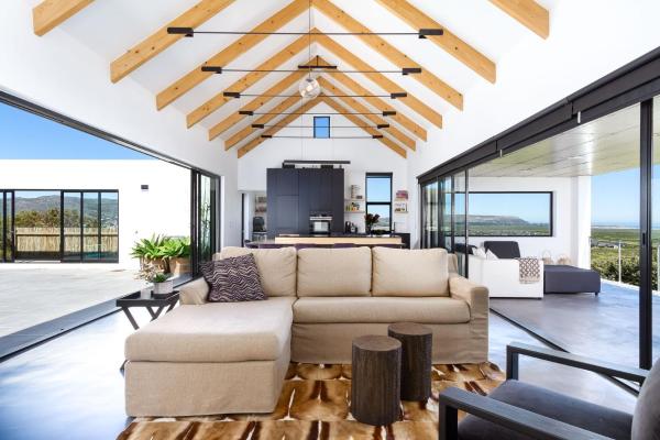 Na fotografii je vidět objekt Sunny Bank - Luxury 8 Pax Villa nacházející se ve městě Harmony.