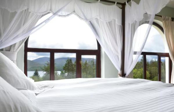 A la foto es mostra l'objecte 6 Ensuite Bedrooms-Sleeps 12-Garden-Sea & Mtn View situat a la ciutat de Ardea.