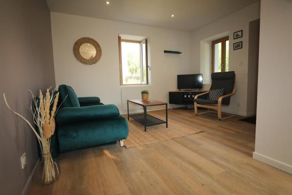 Na fotografii je vidět objekt Le Péage du Pont nacházející se ve městě Parent.