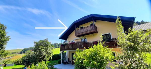 Nella foto è visibile l'oggetto Ferienwohnung zum IRRSEE 79 Mondseeland situato nella città di Zell am Moos.