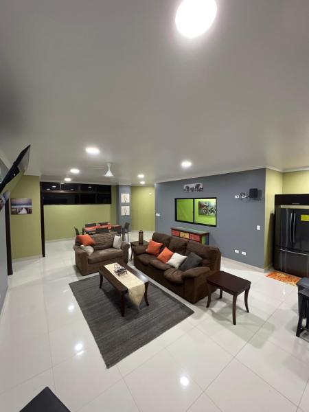A la foto es mostra l'objecte Roldan apt situat a la ciutat de Jacó.