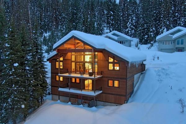 På bildet vises objektet Ski-InandSki-Out Schweitzer Mtn Gem Steps From Runs som ligger i byen Sandpoint.