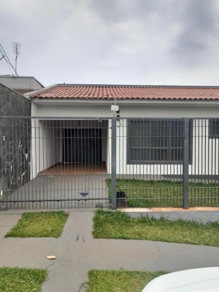 写真にはCambará市にあるCasa com piscinaが写っています。