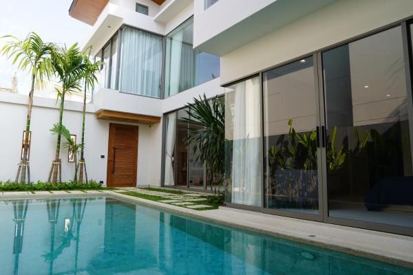 写真にはPhuket市にあるZenithy Villas 3BDが写っています。
