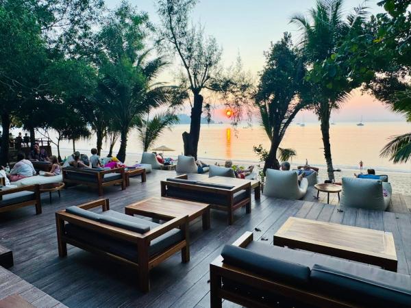 Na zdjęciu widoczny jest obiekt Sunny Cove Beach Resort Koh Phayam położony w mieście Ranong.