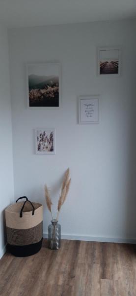 A la foto es mostra l'objecte Servus & Moin - Bei uns Daheim! situat a la ciutat de Walle.