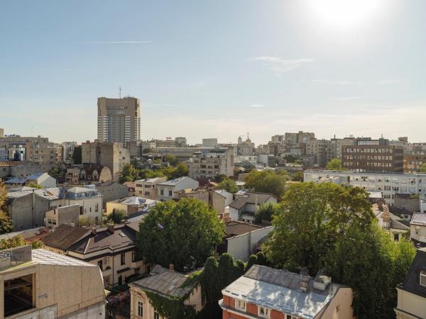 A la foto es mostra l'objecte Closer to the Sun - Warm Studio situat a la ciutat de Bucarest.