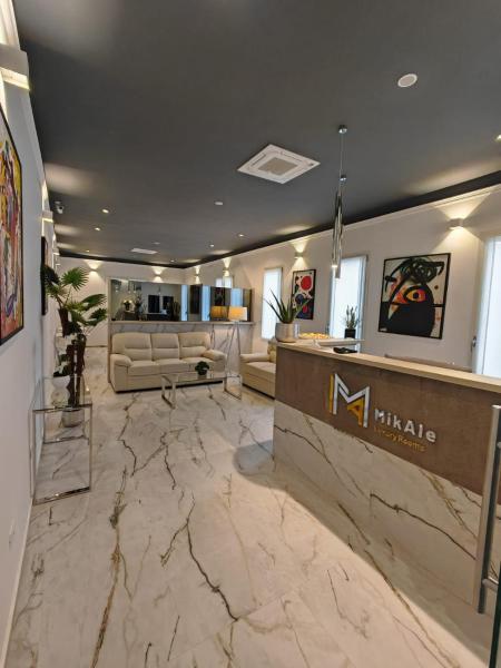 Na zdjęciu widoczny jest obiekt MikAle Luxury Rooms położony w mieście Casteltermini.