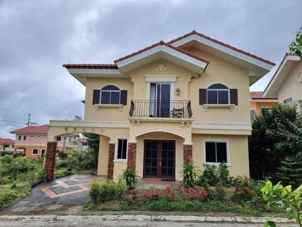 En la foto se muestra el objeto Verona Subdivision ubicado en la ciudad de Casile.