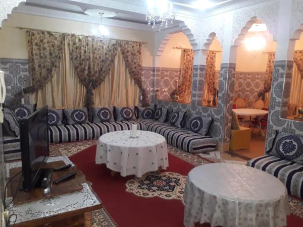 Na zdjęciu widoczny jest obiekt Tata Guest House położony w mieście Toug er Rih.