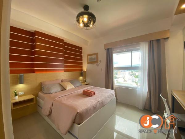 West Jones Residences by JC SpaceRentals, mountain view, free Wi-Fi & Netflix, 15th floor located at the center of Cebu City, Cebu