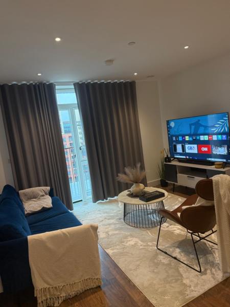 Wealth Luxury 2 bedroom Double En-suite Apartment, Londyn