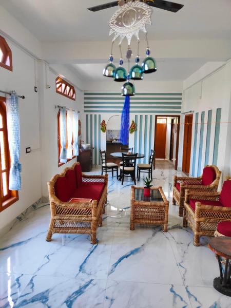 A la foto es mostra l'objecte Serenity Inn situat a la ciutat de Tezpur.