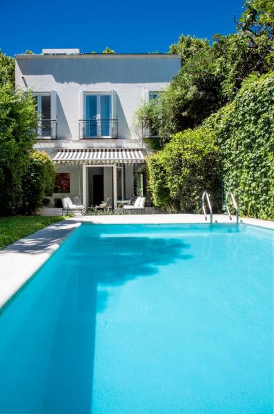 A la foto es mostra l'objecte Casa en Palermo Hollywood con piscina situat a la ciutat de Buenos Aires.
