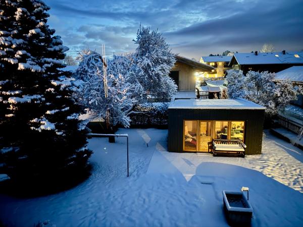 Na zdjęciu widoczny jest obiekt Casa Natur Pur, 85m2 mit Garten Sauna położony w mieście Eben.