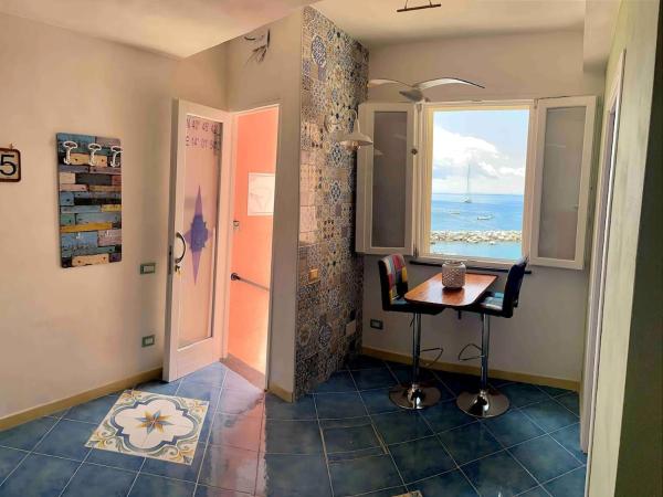 Op de foto is het object Il Nido del Gabbiano te zien, gelegen in de stad Procida.