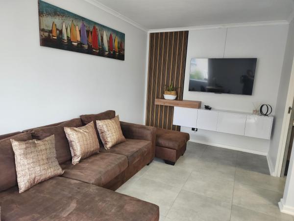 Bilde 1: Unit 2 at 9 la Roche Self Catering Apartments