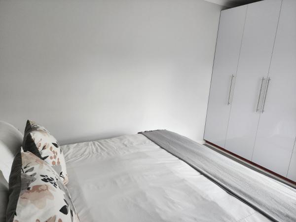 Bilde 8: Unit 2 at 9 la Roche Self Catering Apartments