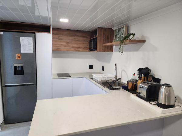 Billede 7: Unit 3 at 9 La Roche Self Catering Apartments