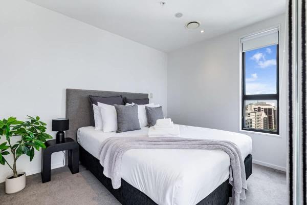 Photo 7 : Pool, Gym & Modern 2BR Sky Tower View Zodiak Stays