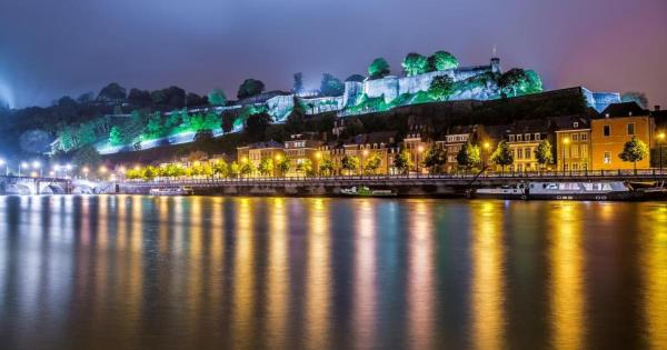 På billedet ses objektet Namur, au pied de la citadelle beliggende i byen Namur.