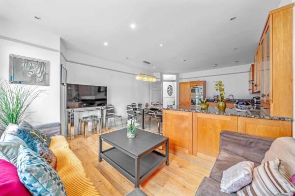 Brilliant 6 Bed Flat in London, London
