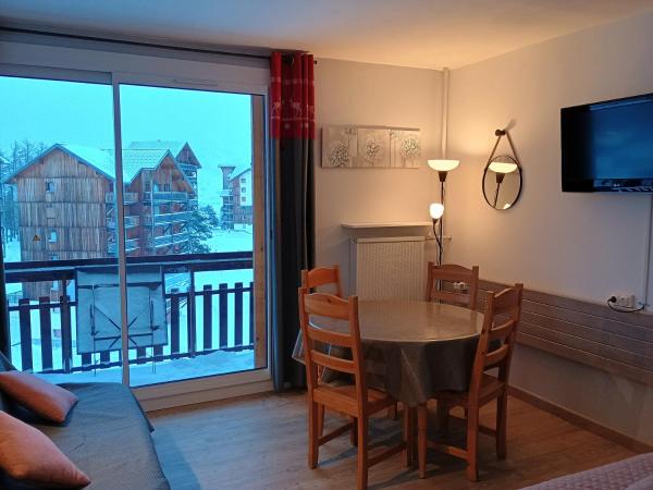 A la foto es mostra l'objecte Joli studio 4-6 pers - balcon avec vue sur montagne situat a la ciutat de Le Dévoluy.