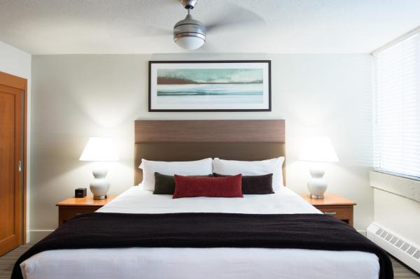 A la foto es mostra l'objecte West Coast Suites at UBC situat a la ciutat de Vancouver.