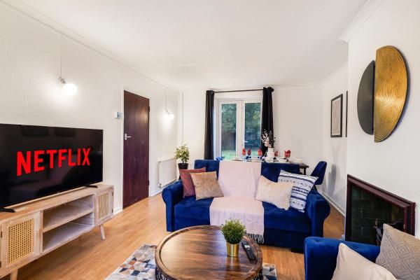 Shepherds Bush Abode - Garden - Sleeps 12, London