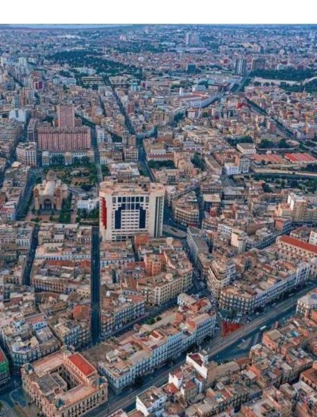 The photo shows the Grand studio en plein centre-ville d'Oran located in the city of Oran.