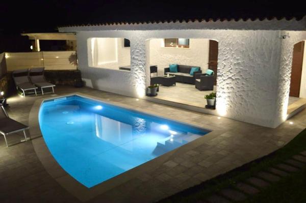 Op de foto is het object Villa Las Olas, 500m from the sea with private pool te zien, gelegen in de stad Agrustos.
