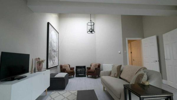 Foto 6: Spacious & stylish upgraded 1BD Malahide Marina