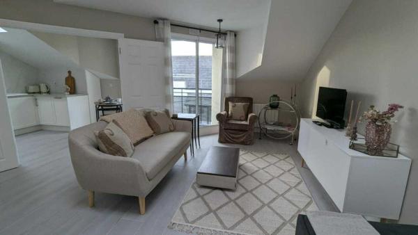 Foto 7: Spacious & stylish upgraded 1BD Malahide Marina