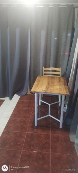 A la foto es mostra l'objecte Priscy situat a la ciutat de Bambous.