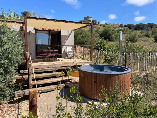 A la foto es mostra l'objecte Lodge & Bain Relaxant situat a la ciutat de Campagnan.