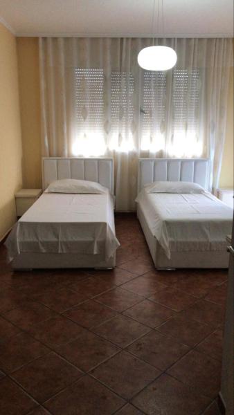 Na fotografii je vidět objekt The White ROOM nacházející se ve městě Durrës.