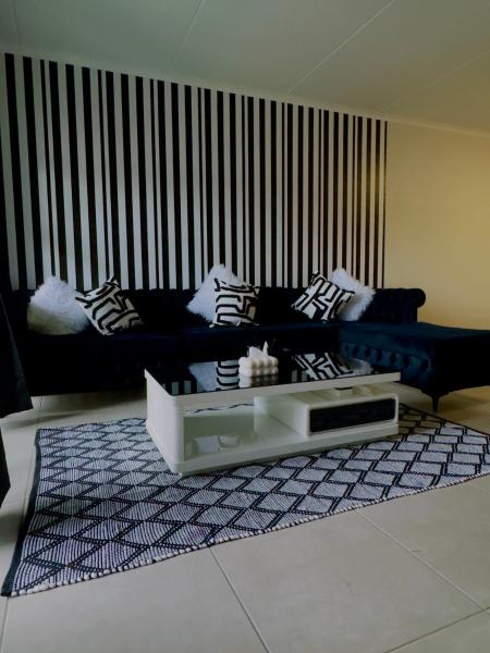 A la foto es mostra l'objecte Dimension situat a la ciutat de Midrand.