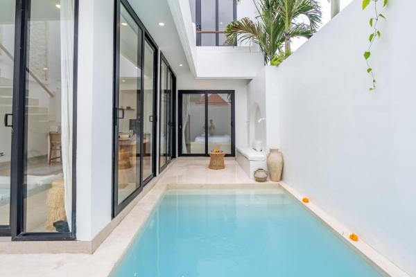 Na fotografii je vidět objekt Villa Tropical Nomad at Canggu nacházející se ve městě Badung.