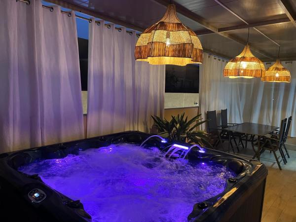 Auf dem Foto ist das Objekt Jacuzzi Charming Luxury XL Apartment-Avenue M6 in der Stadt Marrakesch zu sehen.