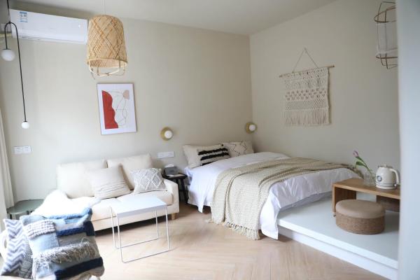 Habitació Doble Petita — 25 m², Variant 2 - 不觉晓晨曦花园别墅 Bujuexiao Dawn Garden Villa Shanghai - Free daily shuttle bus to Disneyland, exquisite and beautiful garden courtyard, private spa bathtub in each room, hearty daily breakfast provided for all guests