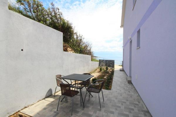 På billedet ses objektet House Lavanda - Kricin, underground level apartment beliggende i byen Baška.