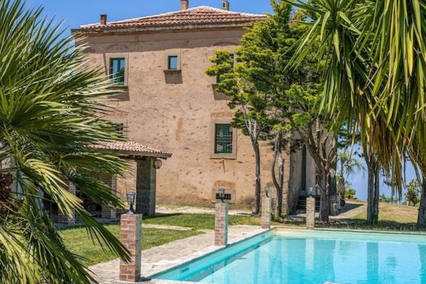 På billedet ses objektet antico opificio beliggende i byen Sinagra.