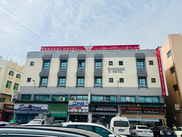 Na fotografii je vidět objekt Parasol Hotel nacházející se ve městě Dubaj.