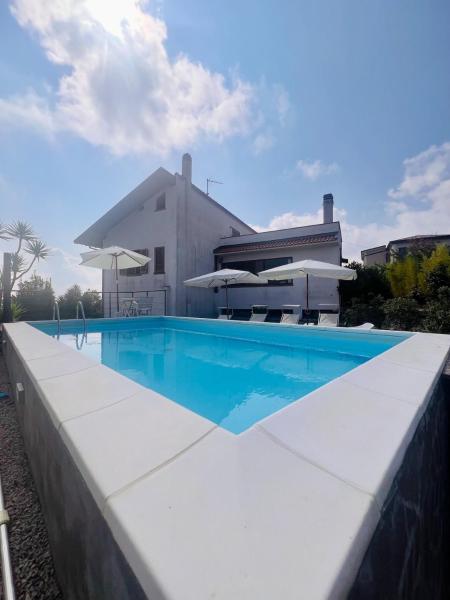 Kuvassa näkyy kohde Villa Cresta, private villa with pool, joka sijaitsee kaupungissa Naso.