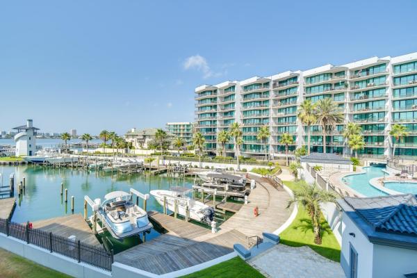På billedet ses objektet Waterfront Orange Beach Condo with Bayside Balcony! beliggende i byen Orange Beach.