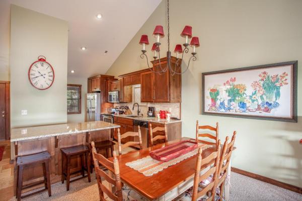A la foto es mostra l'objecte 2BR Village At Indian Point 1511 near SDC - Free Tickets Daily up to $500 situat a la ciutat de Branson.