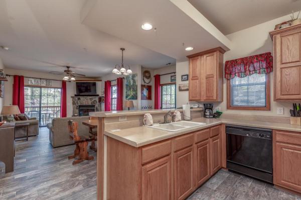 照片显示了位于Branson市的2BR Village At Indian Point 2004 near SDC - Free Tickets Daily up to $500物件。