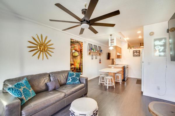照片显示了位于Parker市的Riverfront Parker Studio 1 Mi to Boat Launch!物件。