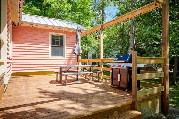 Dollybrook 7 Pet Friendly Community Pool Groups Welcome - Fennville, MI