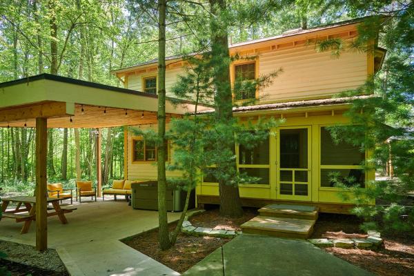 Dollybrook Cottage 1 Pet Friendly Community Pool Groups Welcome - Michigan